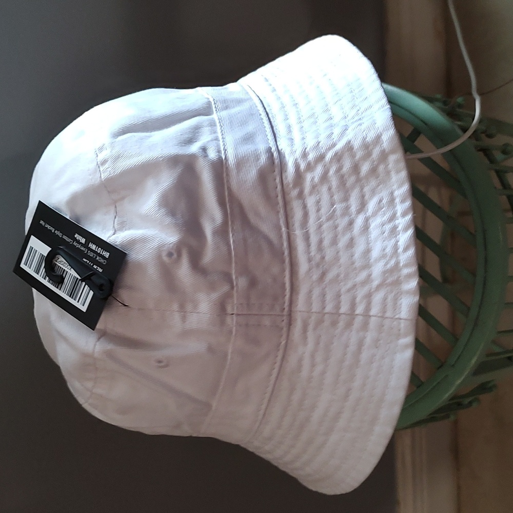 Nwt White Bucket Hat FINAL SALE PRICE !!
